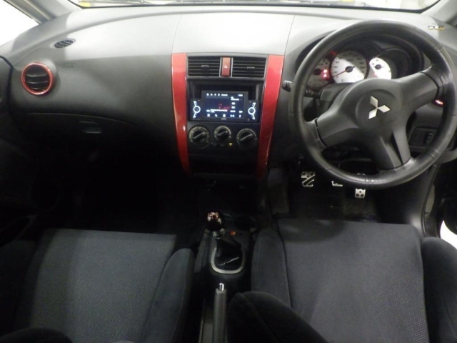 MITSUBISHI COLT 2010