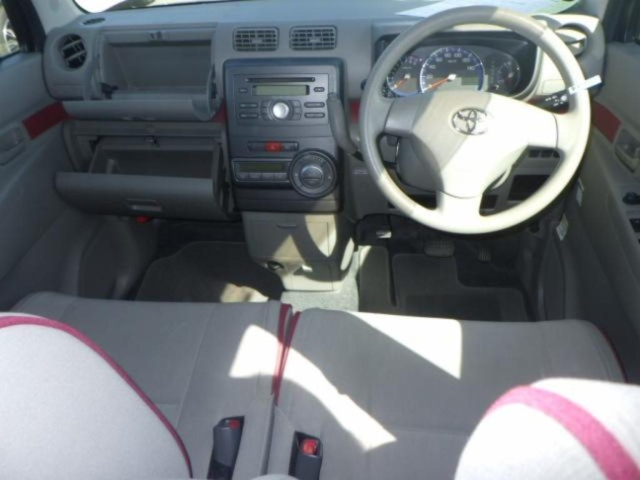 TOYOTA PIXIS SPACE 2011