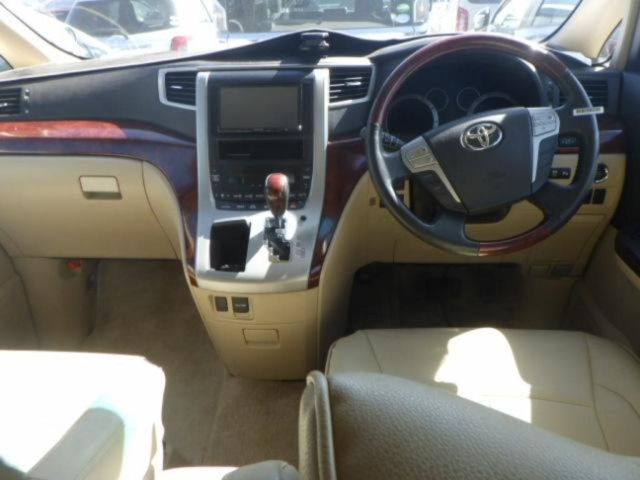 TOYOTA ALPHARD 2009
