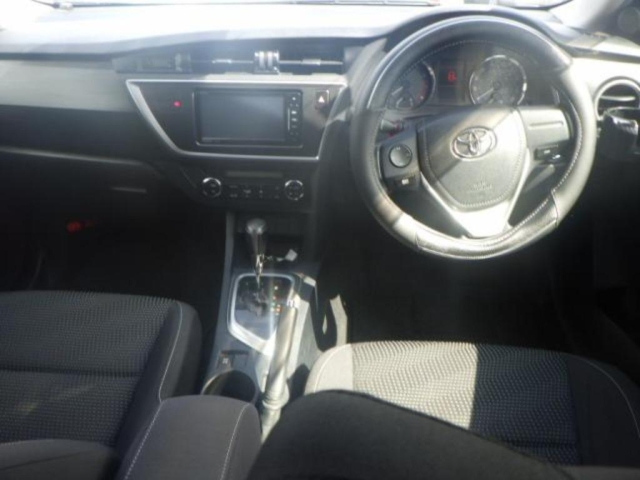 TOYOTA AURIS 2012