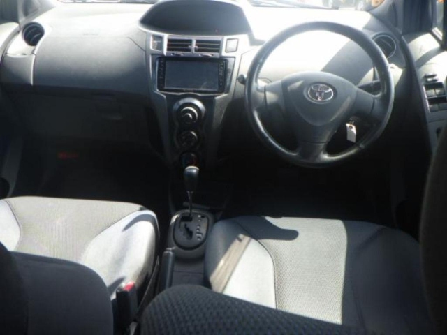 TOYOTA VITZ 2009
