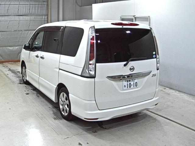 NISSAN SERENA 2011