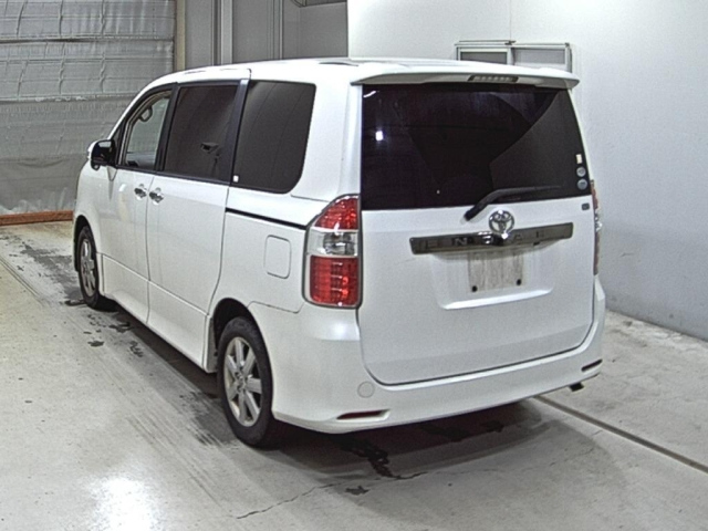 TOYOTA NOAH 2008
