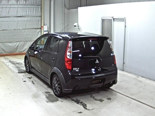 MITSUBISHI COLT 2010