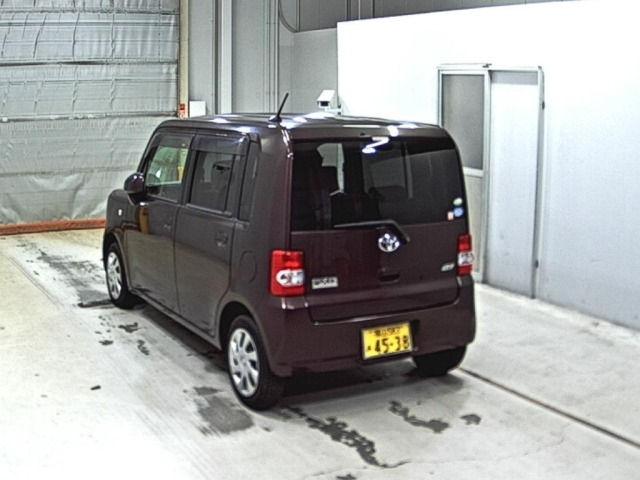 TOYOTA PIXIS SPACE 2011