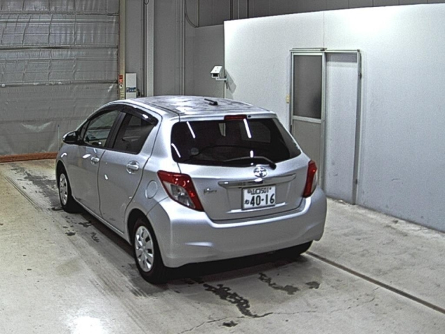 TOYOTA VITZ 2011