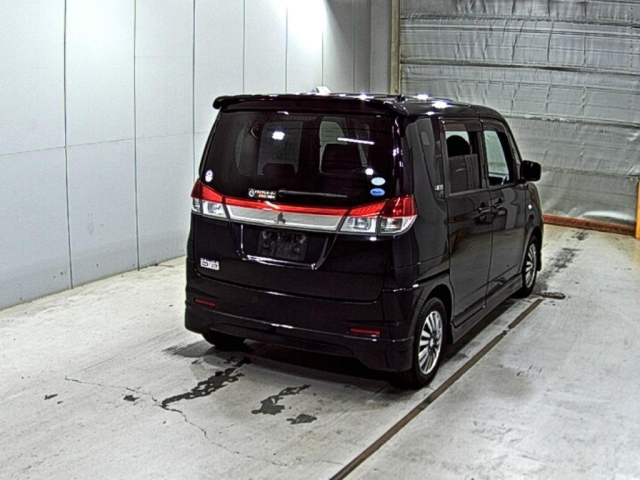 MITSUBISHI DELICA D2 2011