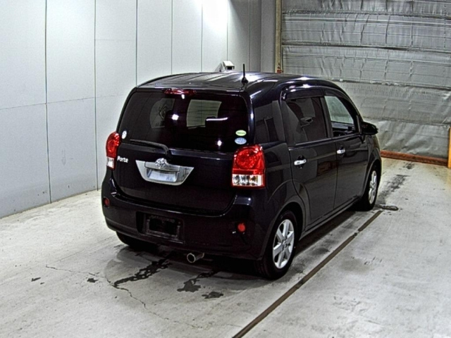 TOYOTA PORTE 2012