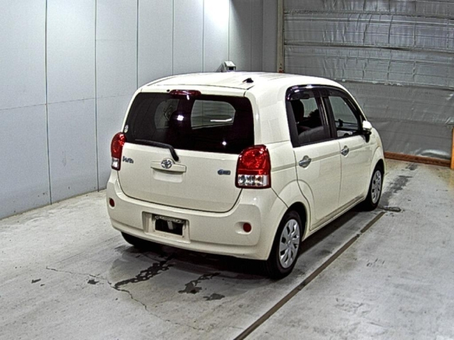 TOYOTA PORTE 2012