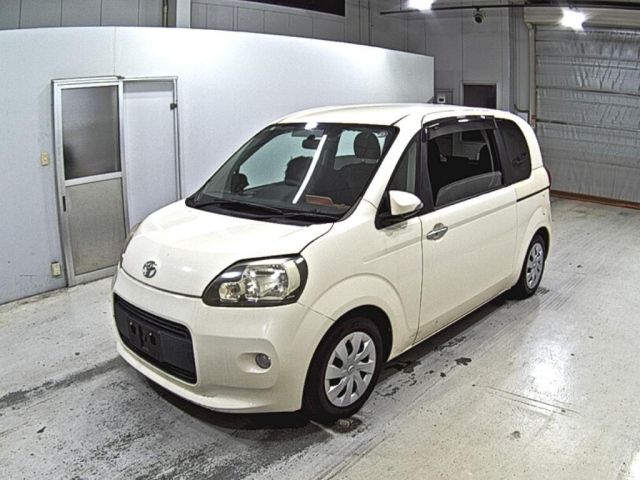 TOYOTA PORTE 2012