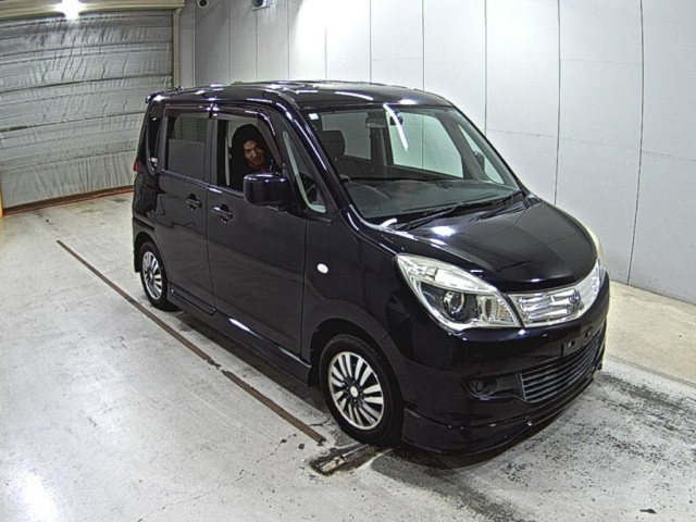 MITSUBISHI DELICA D2 2011