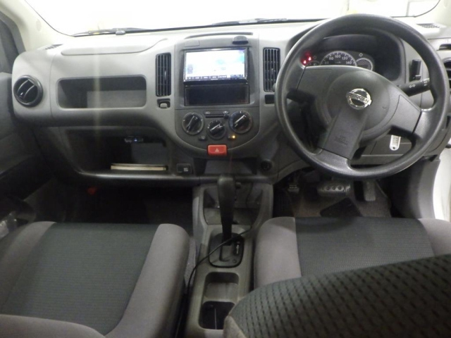 NISSAN AD 2011