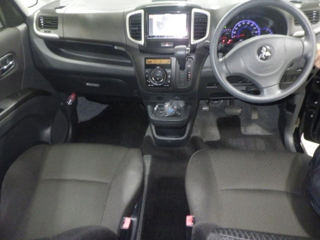 MITSUBISHI DELICA D2 2011