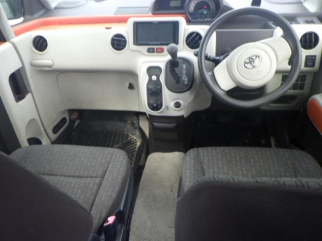 TOYOTA PORTE 2012