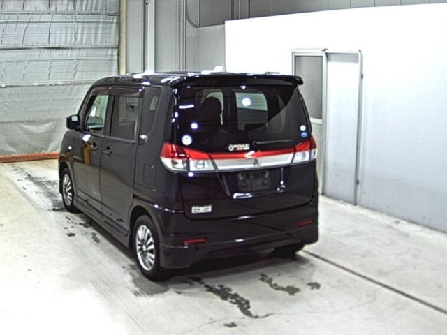 MITSUBISHI DELICA D2 2011