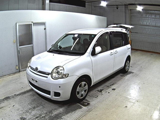 TOYOTA SIENTA 2015
