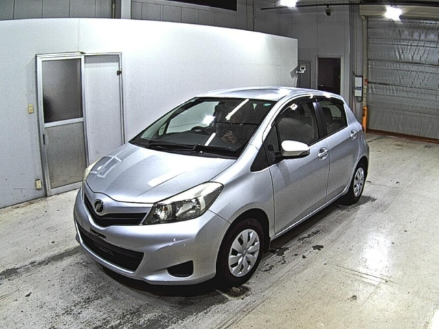 TOYOTA VITZ 2013