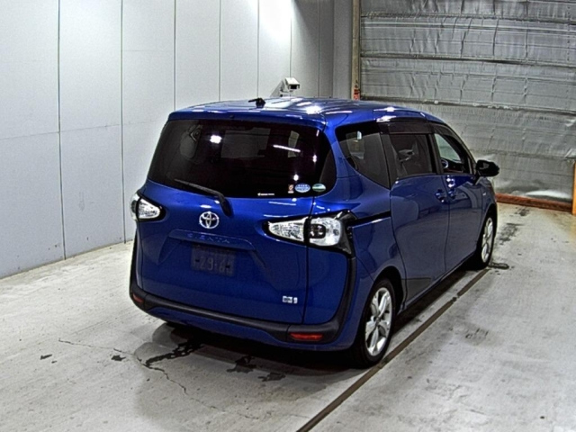 TOYOTA SIENTA 2015
