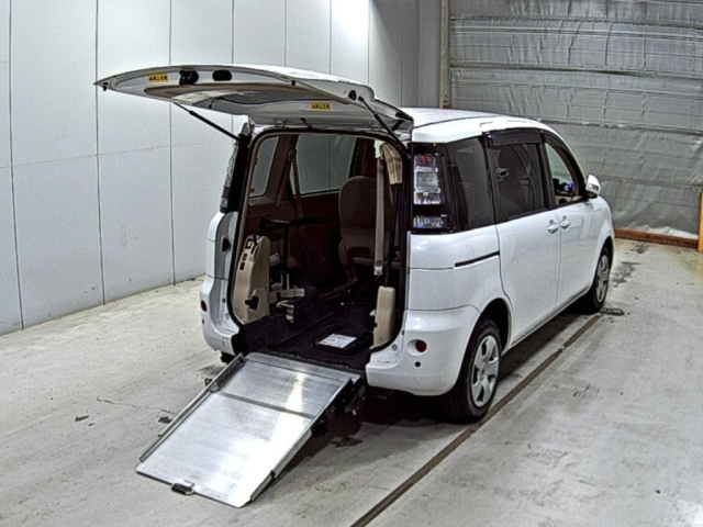 TOYOTA SIENTA 2015