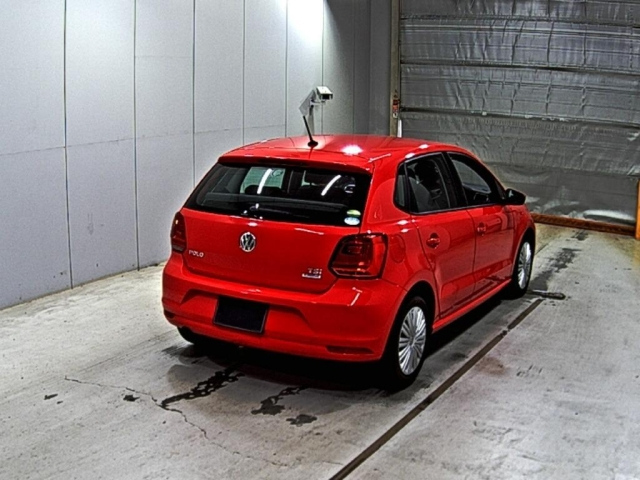 VOLKSWAGEN POLO 2015