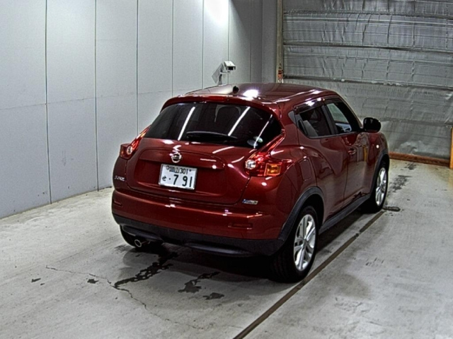 NISSAN JUKE 2012