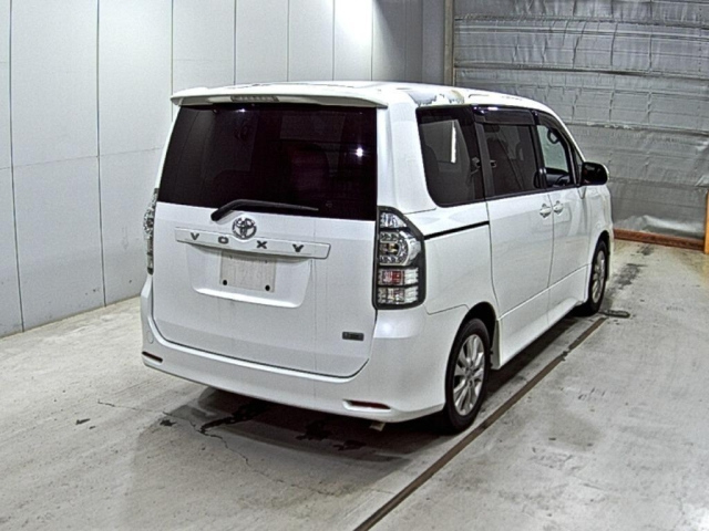 TOYOTA VOXY 2010