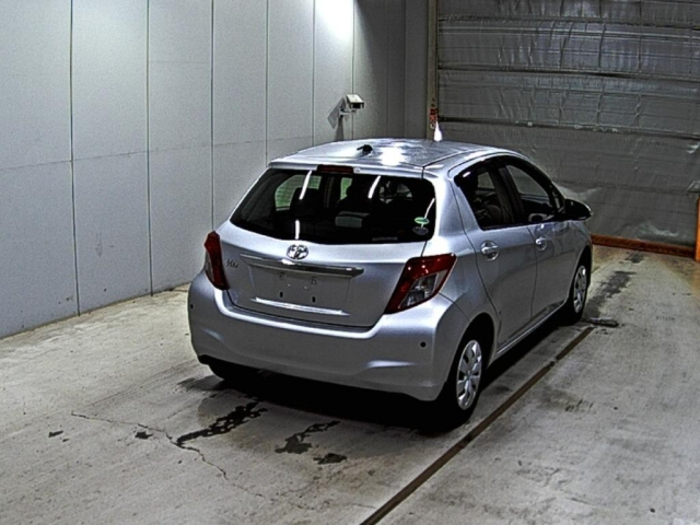 TOYOTA VITZ 2013