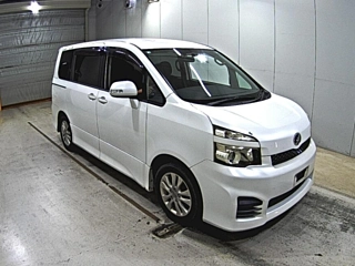 TOYOTA VOXY 2010