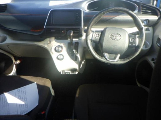 TOYOTA SIENTA 2015