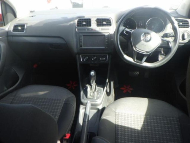 VOLKSWAGEN POLO 2015