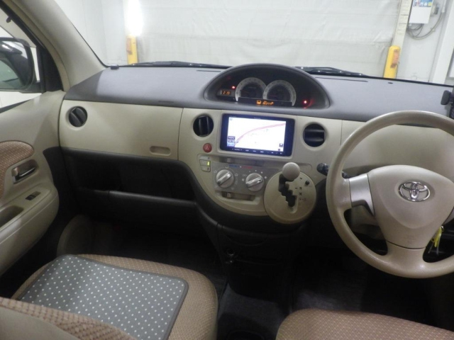 TOYOTA SIENTA 2015