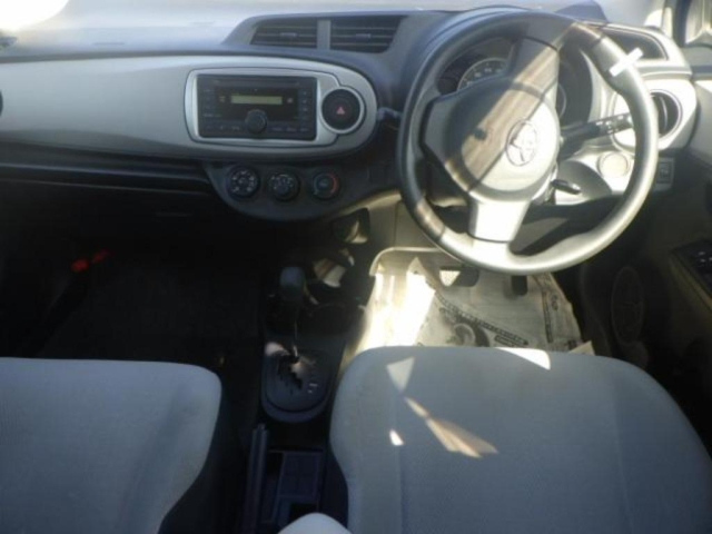 TOYOTA VITZ 2013