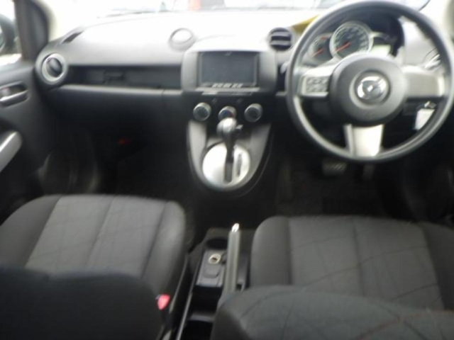 MAZDA DEMIO 2011