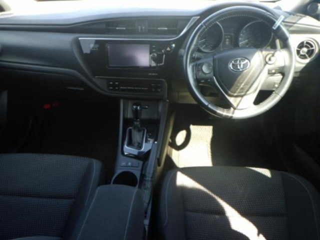 TOYOTA AURIS 2017