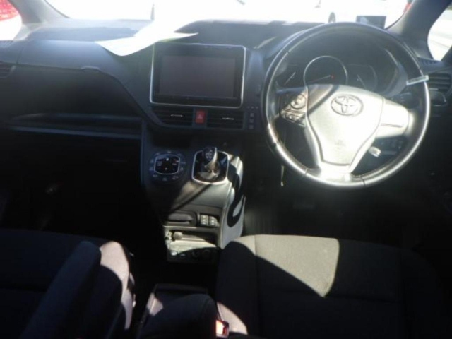 TOYOTA VOXY 2016
