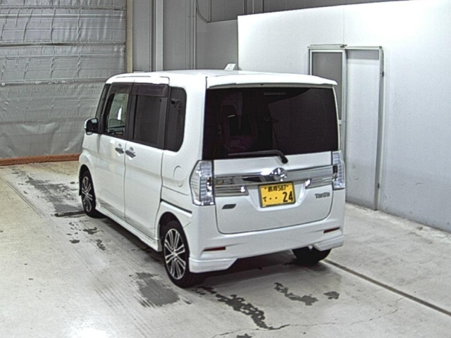 DAIHATSU TANTO 2015