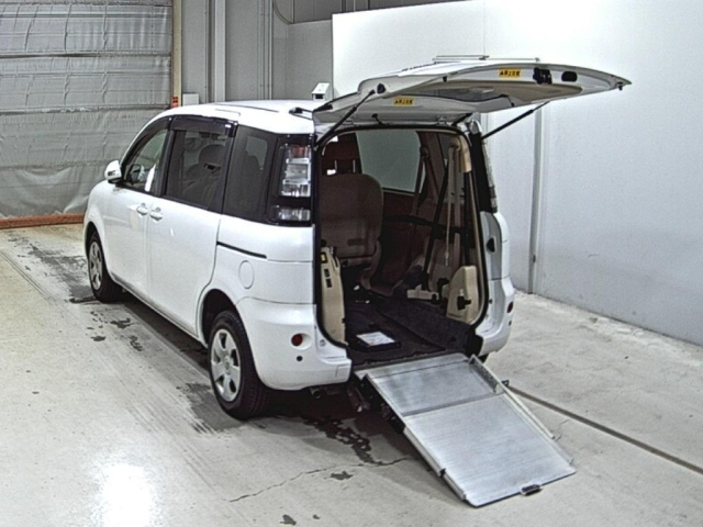 TOYOTA SIENTA 2015