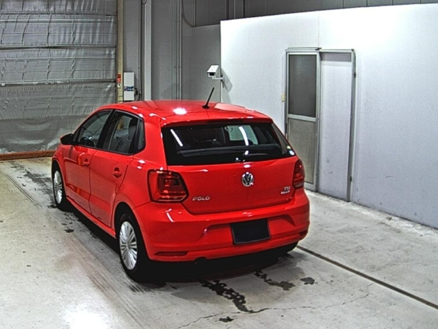 VOLKSWAGEN POLO 2015
