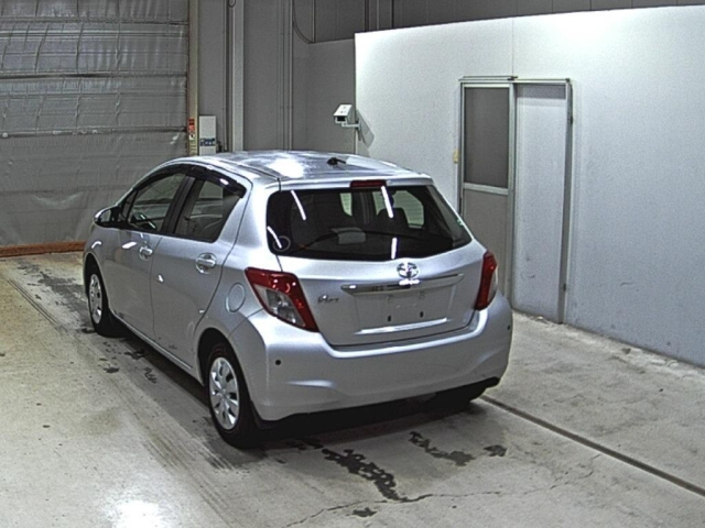 TOYOTA VITZ 2013