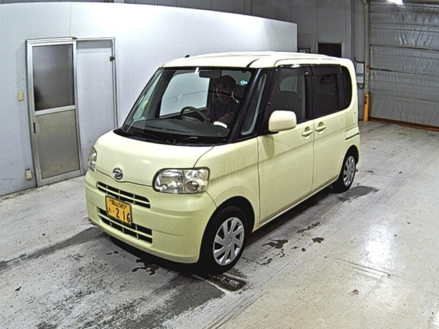 DAIHATSU TANTO 2011