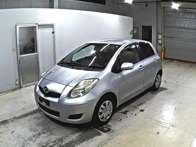 TOYOTA VITZ 2010