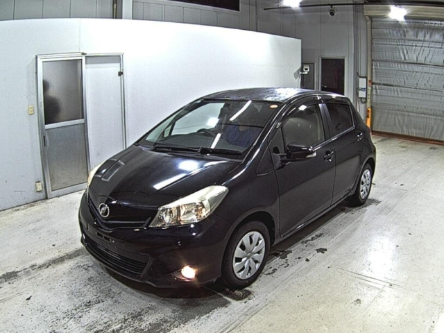 TOYOTA VITZ 2014