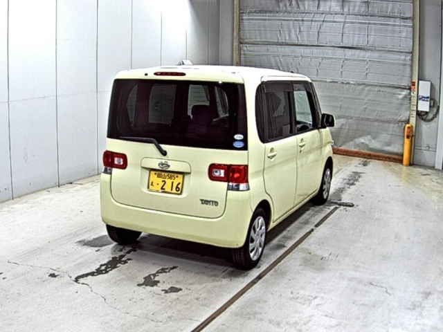 DAIHATSU TANTO 2011
