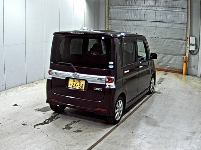 DAIHATSU TANTO 2011