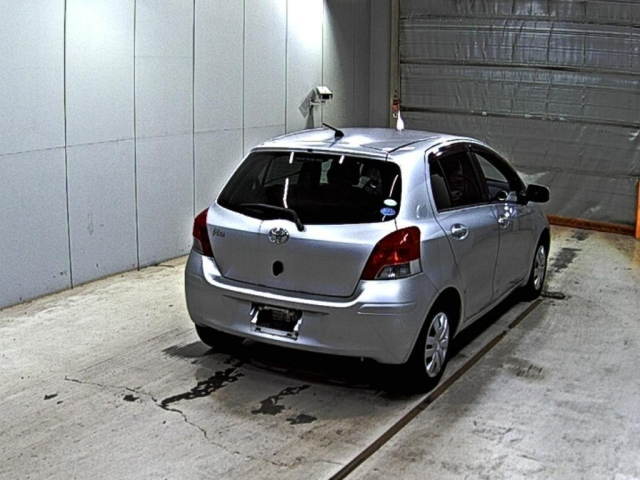 TOYOTA VITZ 2010