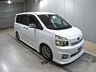 TOYOTA VOXY 2010