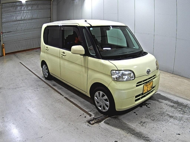 DAIHATSU TANTO 2011