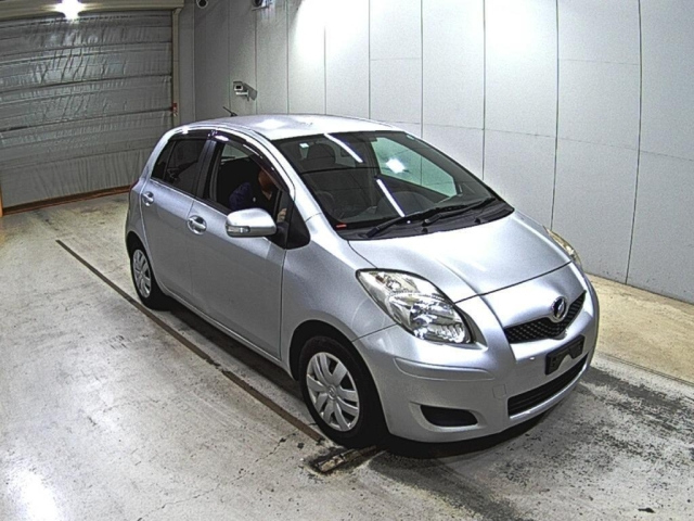 TOYOTA VITZ 2010