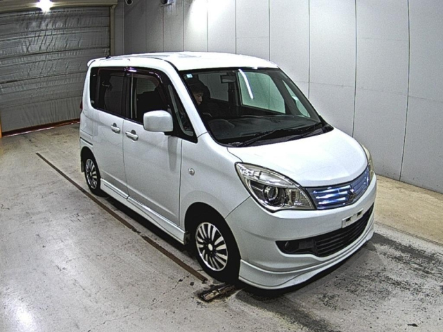 MITSUBISHI DELICA D2 2011