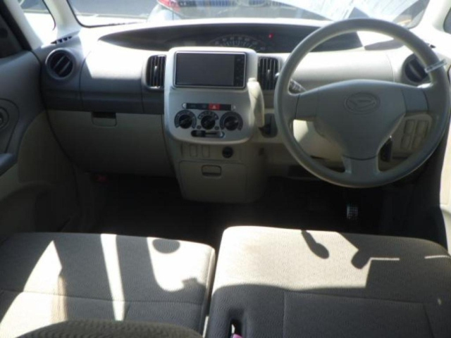 DAIHATSU TANTO 2011